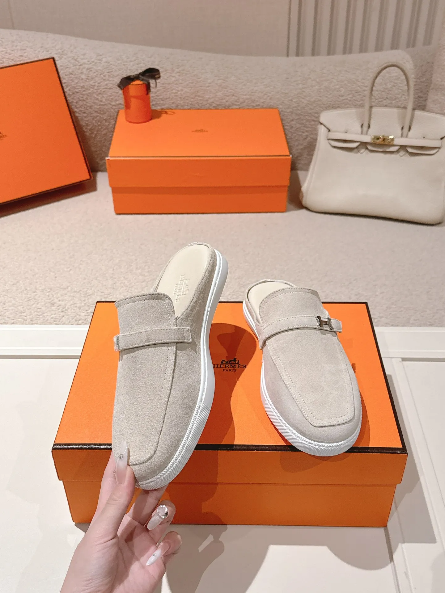 Men's men's shoes 💰560💰 Hermes 25ss new autumn and winter loafers, British retro design, classic and durable! Original reverse mold last, the ultimate 1:1 shape. Fabric: Cow suede/calfskin Lining: Imported sheepskin lining Outsole: Open-molded rubber sole Size: 35-45